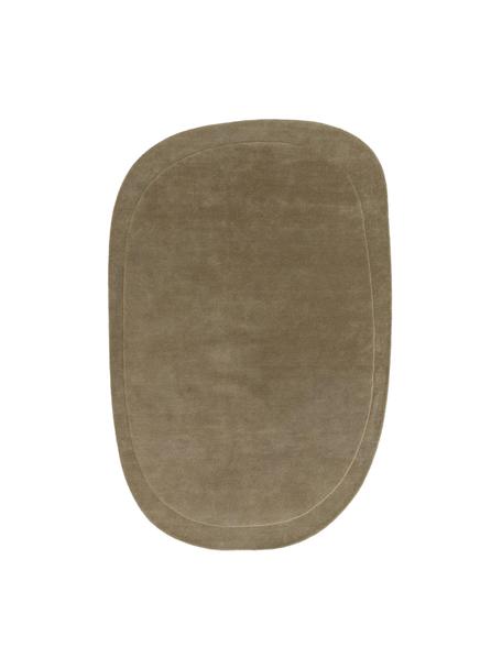 Tappeto in lana tessuto a mano dalla forma organica Shape, 100% lana

Nel caso dei tappeti di lana, le fibre possono staccarsi nelle prime settimane di utilizzo, questo e la formazione di lanugine si riducono con l'uso quotidiano, Verde oliva, Larg. 160 x Lung. 230 cm (taglia M)