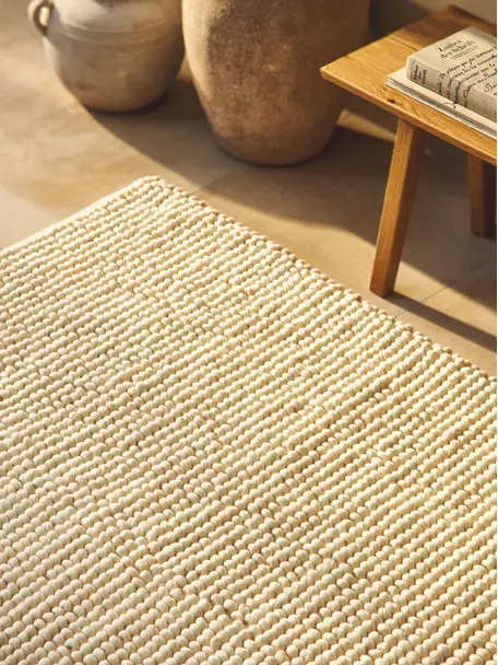 Tapis en laine tissé main Pebble, 80 % laine, 20 % nylon

Les tapis en laine peuvent perdre des fibres lors des premières semaines et des peluches peuvent se former, ce phénomène est naturel et diminue à mesure de votre usage et du temps, Blanc crème, larg. 200 x long. 300 cm (taille L)