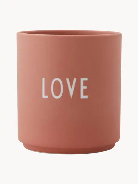 Designový pohárek s nápisem Favourite LOVE, Kostní porcelán Fine Bone China
Fine Bone China je měkký porcelán, který se vyznačuje zejména svým zářivým a průsvitným leskem, Korálově červená (Love), Ø 8 cm, V 9 cm, 250 ml