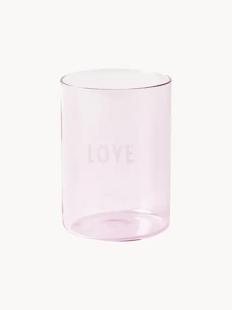 Designer Wasserglas Favourite LOVE mit Schriftzug, Borosilikatglas

Entdecke die Vielseitigkeit von Borosilikatglas für Dein Zuhause! Borosilikatglas ist ein hochwertiges, zuverlässiges und robustes Material. Es zeichnet sich durch seine außergewöhnliche Hitzebeständigkeit aus und ist daher ideal für Deinen heißen Tee oder Kaffee. Im Vergleich zu herkömmlichem Glas ist Borosilikatglas widerstandsfähiger gegen Brüche und Risse und somit ein sicherer Begleiter in Deinem Zuhause., Hellrosa (Love), Ø 8 x H 11 cm, 350 ml