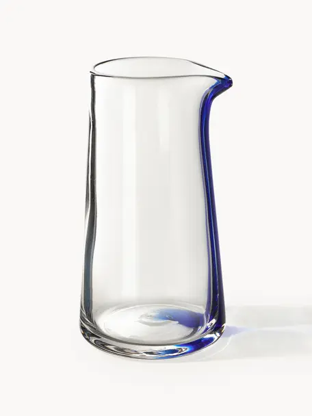 Caraffa per acqua in vetro soffiato Taha, 900 ml, Vetro sodico-calcico, soffiato a bocca

Grazie alla sua superficie liscia e non porosa, il vetro sodico-calcico è facile da pulire. Come altri tipi di vetro, è completamente riciclabile e contribuisce quindi a ridurre l'impatto ambientale. Tuttavia, va notato che è sensibile alle fluttuazioni di temperatura, quindi occorre prestare attenzione quando, ad esempio, si versano nel bicchiere liquidi molto caldi., Trasparente con decoro blu elettrico, 900 ml