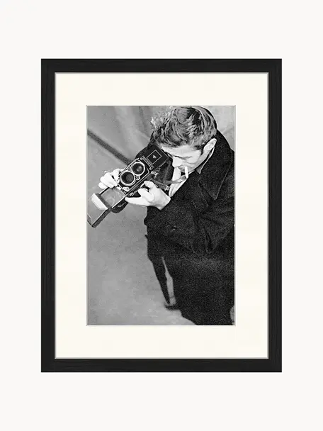 Foto incorniciata James Dean con macchina fotografica, Struttura: legno di faggio, certific, Immagine: stampa digitale su carta , Nero, bianco latte, Larg. 33 x Alt. 43 cm