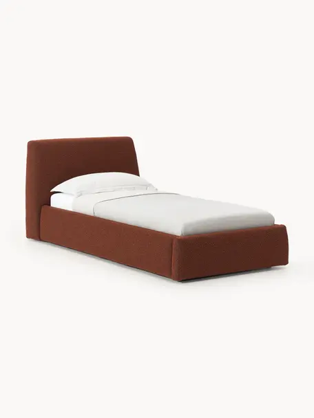 Cama individual en tejido bouclé con espacio de almacenamiento Cloud, Tapizado: tejido bouclé (80% poliés, Cuerpo: madera de pino y abeto ma, Patas: madera de abedul pintada , Bouclé terracota, Cama 90 (An 155 x L 220)