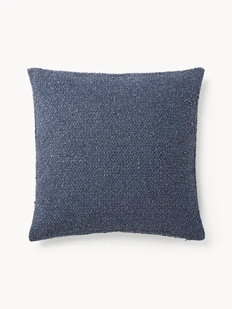 Housse de coussin en bouclette Bellamie, Tissu bouclette (95 % polyester, 5 % polyacrylique)

La bouclette est une matière qui se caractérise par sa texture aux courbes irrégulières. La surface caractéristique est créée par des boucles tissées de fils différents qui confèrent au tissu une structure unique. La structure bouclée a un effet à la fois isolant et moelleux, ce qui rend le tissu particulièrement douillet, Bouclette gris-bleu, larg. 45 x long. 45 cm, 2 pièces