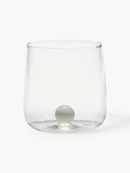 Mundgeblasene Wassergläser Bilia aus Borosilikatglas, 6 Stück, Borosilikatglas, mundgeblasen

Entdecke die Vielseitigkeit von Borosilikatglas für Dein Zuhause! Borosilikatglas ist ein hochwertiges, zuverlässiges und robustes Material. Es zeichnet sich durch seine außergewöhnliche Hitzebeständigkeit aus und ist daher ideal für Deinen heißen Tee oder Kaffee. Im Vergleich zu herkömmlichem Glas ist Borosilikatglas widerstandsfähiger gegen Brüche und Risse und somit ein sicherer Begleiter in Deinem Zuhause., Transparent, Weiß, Ø 9 x H 9 cm, 440 ml