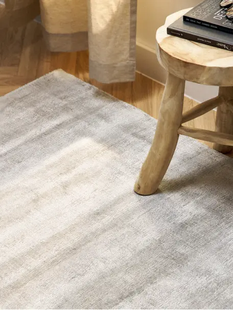 Tapis en viscose tissé main Jane, Grège, larg. 80 x long. 150 cm (taille XS)