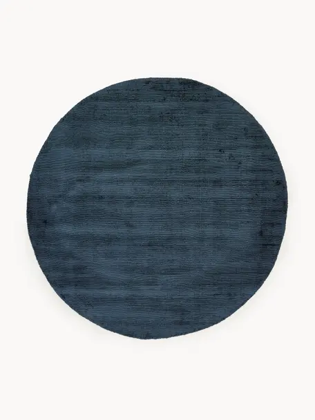 Okrúhly ručne tkaný koberec z viskózy Jane, Tmavomodrá, Ø 150 cm (veľkosť M)