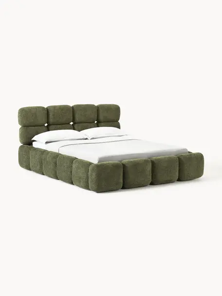 Cama tapizada de borreguillo bouclé Tayla, Tapizado: tejido borreguillo bouclé, Estructura: madera de abeto maciza, t, Patas: madera de abedul lacada E, Borreguillo bouclé verde oscuro, An 140 x L 200 cm