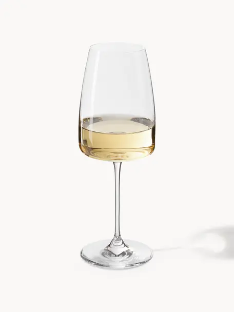 Kristall-Weißweingläser Lucien, 4 Stück, Kristallglas

Kristallglas hat im Vergleich zu anderen Glasarten eine höhere Lichtbrechung, weshalb es eine außergewöhnliche Transparenz und Klarheit aufweist. Außerdem ist es in der Regel schwerer und dichter als normales Glas, was ihm eine angenehme Haptik und ein Gefühl von Wertigkeit verleiht. Die filigranen Schliffe machen jedes Teil zu einem besonderen It-Piece, das sowohl funktional als auch ästhetisch überzeugt., Transparent, Ø 8 x H 22 cm, 420 ml