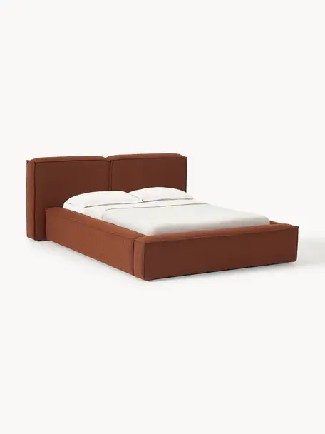 Letto imbottito in bouclé Lennon, Rivestimento: bouclé (80% poliestere, 2, Rivestimento: schiuma, certificata Cert, Struttura: legno di pino massiccio, , Piedini: legno, plastica Questo pr, Bouclé terracotta, Larg. 208 x Lung. 243 cm (superfice 140 x 200 cm)