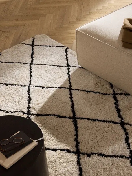 Alfombra artesanal de pelo largo Naima, 100% poliéster, Beige, negro, An 400 x L 500 cm (Tamaño XXL)