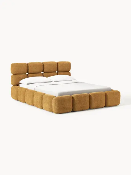 Cama tapizada de boreguillo bouclé Tayla, con espacio de almacenamiento, Tapizado: borreguillo bouclé (100% , Tapizado: espuma, certificado Certi, Estructura: madera maciza de abeto, t, Patas: madera de abedul Este pro, Borreguillo bouclé ocre, An 140 x L 200 cm