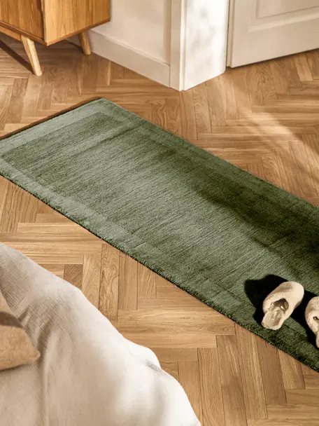 Alfombra corredor de pelo corto Kari, 100% poliéster con certificado GRS, Verde, An 80 x L 250 cm