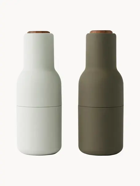 Salero y pimentero de diseño Bottle Grinder, 2 uds., Estructura: plástico, Grinder: cerámica, Blanco Off White, verde oliva, madera de nogal, Ø 8 x Al 21 cm