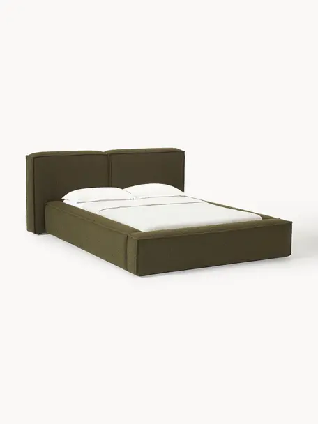 Letto imbottito in bouclé Lennon, Rivestimento: bouclé (80% poliestere, 2, Rivestimento: schiuma, certificata Cert, Struttura: legno di pino massiccio, , Piedini: legno, plastica Questo pr, Bouclé verde oliva, Larg. 208 x Lung. 243 cm (superfice 140 x 200 cm)