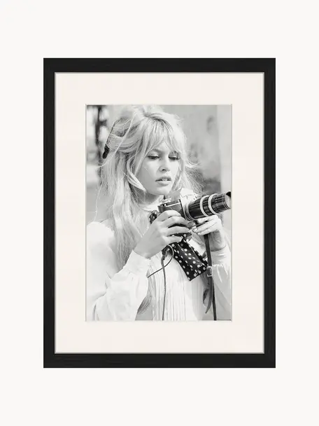 Impresión digital enmarcada Brigitte With Her Camera, Negro, blanco, An 33 x Al 43 cm