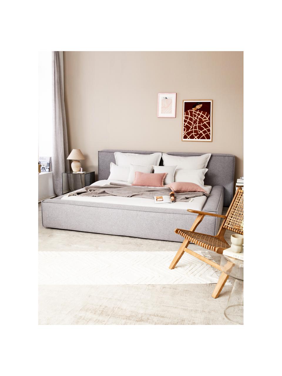 Gestoffeerd bed Lennon met opbergruimte, Bekleding: 100% polyester Met 115.00, Frame: massief grenenhout, multi, Poten: hout, kunststof Dit produ, Geweven stof grijs, B 248 x L 243 cm (ligvlak 180 x 200 cm)