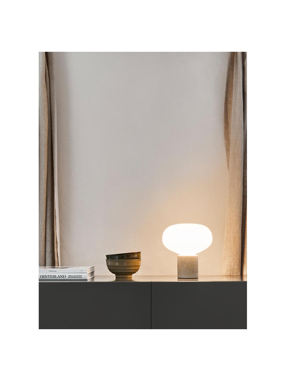 Kleine Nachttischlampe Alma mit Betonfuss, Lampenschirm: Glas, Lampenfuss: Grauer BetonLampenschirm: Weiss, Ø 23 x H 24 cm