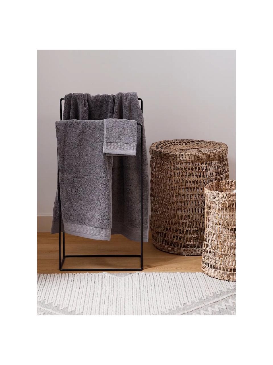 Set 3 asciugamani in cotone organico Premium, 100% cotone organico certificato GOTS (da GCL International, GCL-300517).
Qualità pesante, 600 g/m², Grigio scuro, Set in varie misure