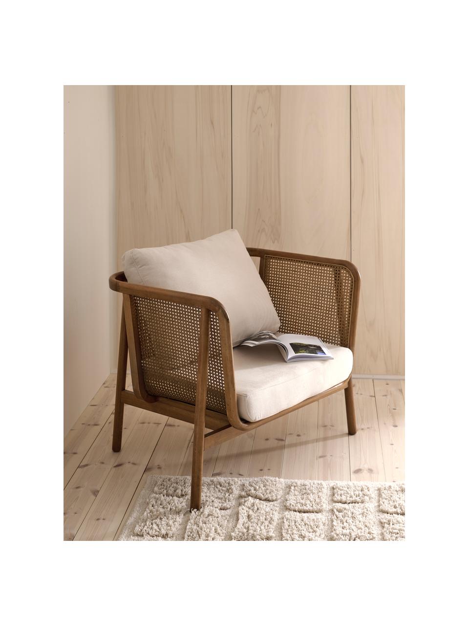 Fauteuil lounge en rotin Callo, Tissu blanc crème, bois de hêtre, larg. 106 x prof. 79 cm