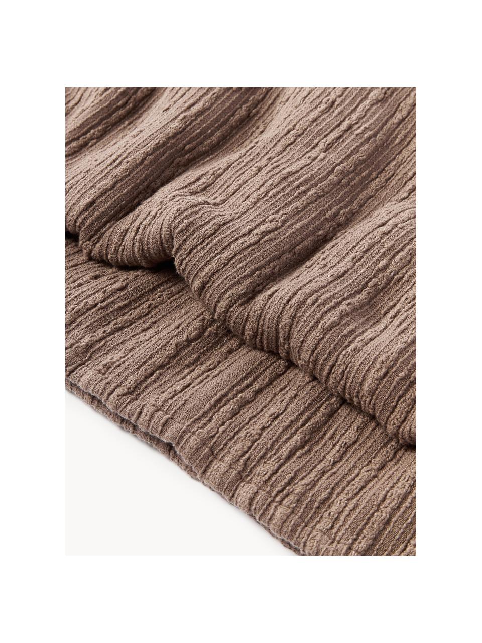 Couvre-lit en bouclette Thomassin, Tissu bouclette (95 % coton, 5 % polyester)

La bouclette est une matière qui se caractérise par sa texture aux courbes irrégulières. La surface caractéristique est créée par des boucles tissées de fils différents qui confèrent au tissu une structure unique. La structure bouclée a un effet à la fois isolant et moelleux, ce qui rend le tissu particulièrement douillet

Le matériau est certifié STANDARD 100 OEKO-TEX®, 4265CIT, CITEVE, Brun, larg. 230 x long. 250 cm (pour lits jusqu'à 180 x 200 cm)