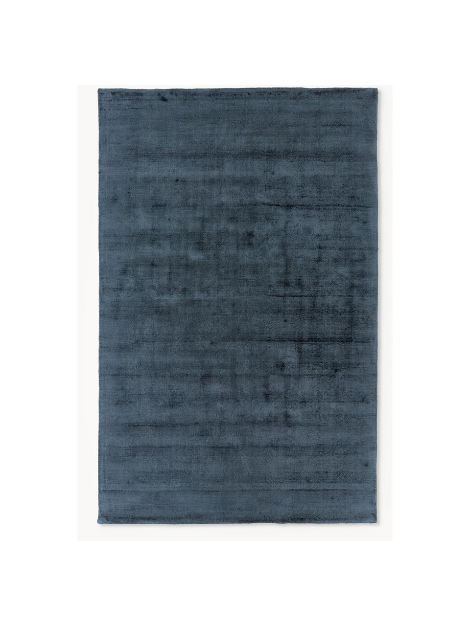 Handgeweven viscose vloerkleed Jane, Onderzijde: 100% katoen Het in dit pr, Donkerblauw, B 160 x L 230 cm (maat M)