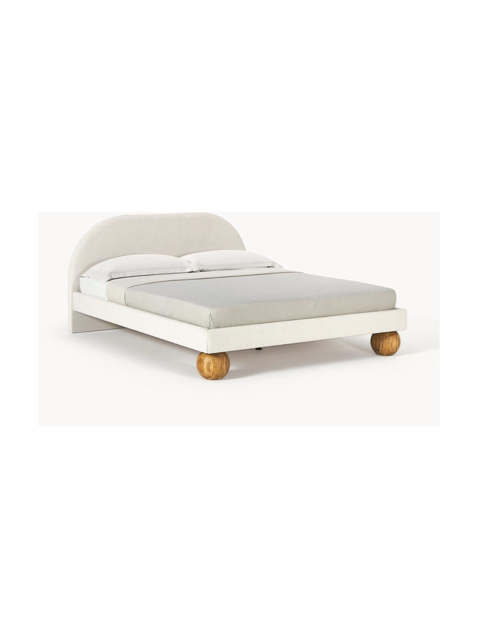 Cama tapizada con patas esfericas de madera Rena, Tapizado: 100% polipropileno Alta r, Estructura: madera de pino macizo, ag, Patas: madera de roble Este prod, Tejido Off White, madera de roble, An 140 x L 200 cm