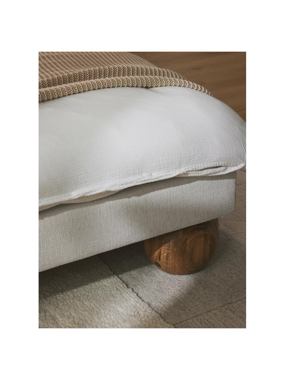 Gestoffeerd bed Rena met bolvormige poten van eikenhout, Bekleding: 100% polypropyleen De hoo, Poten: eikenhout (FSC gecertific, Geweven stof gebroken wit, eikenhout, B 140 x L 200 cm