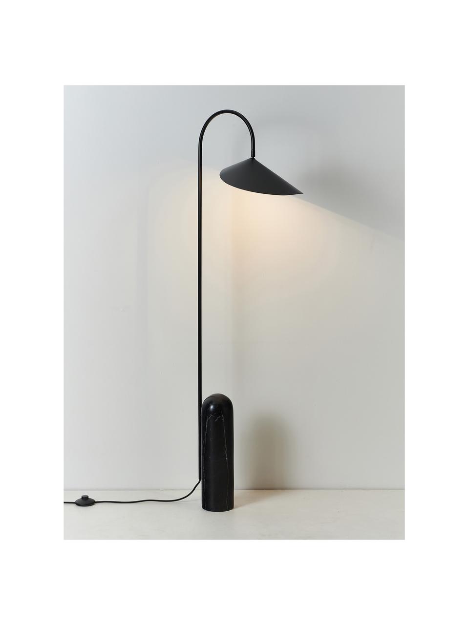 Lampa podłogowa z marmurową podstawą Arum, Stelaż: żelazo malowane proszkowo, Czarny, marmurowy, W 136 cm