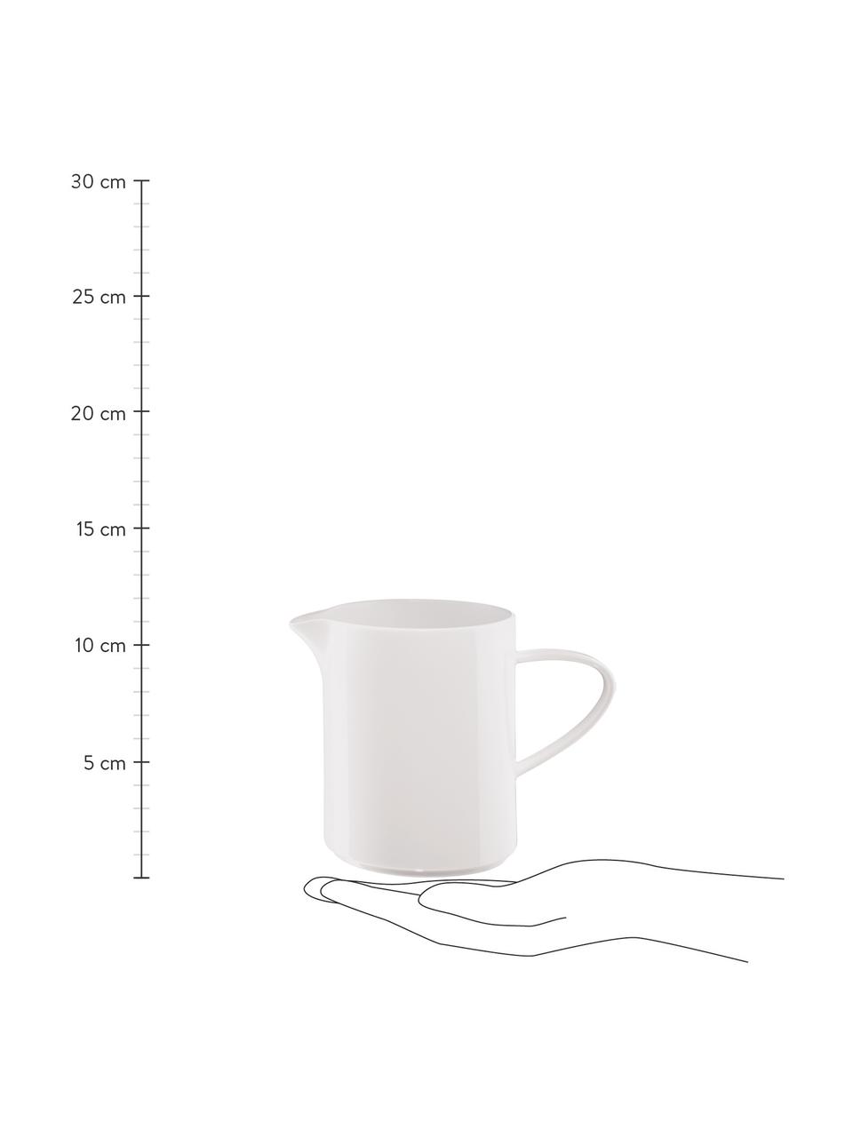 Melkkan à table van beenderporselein, 400 ml, Beenderporselein (porselein)
Fine Bone China is een zacht porselein, dat zich vooral onderscheidt door zijn briljante, doorschijnende glans., Wit, Ø 6 x H 11 cm