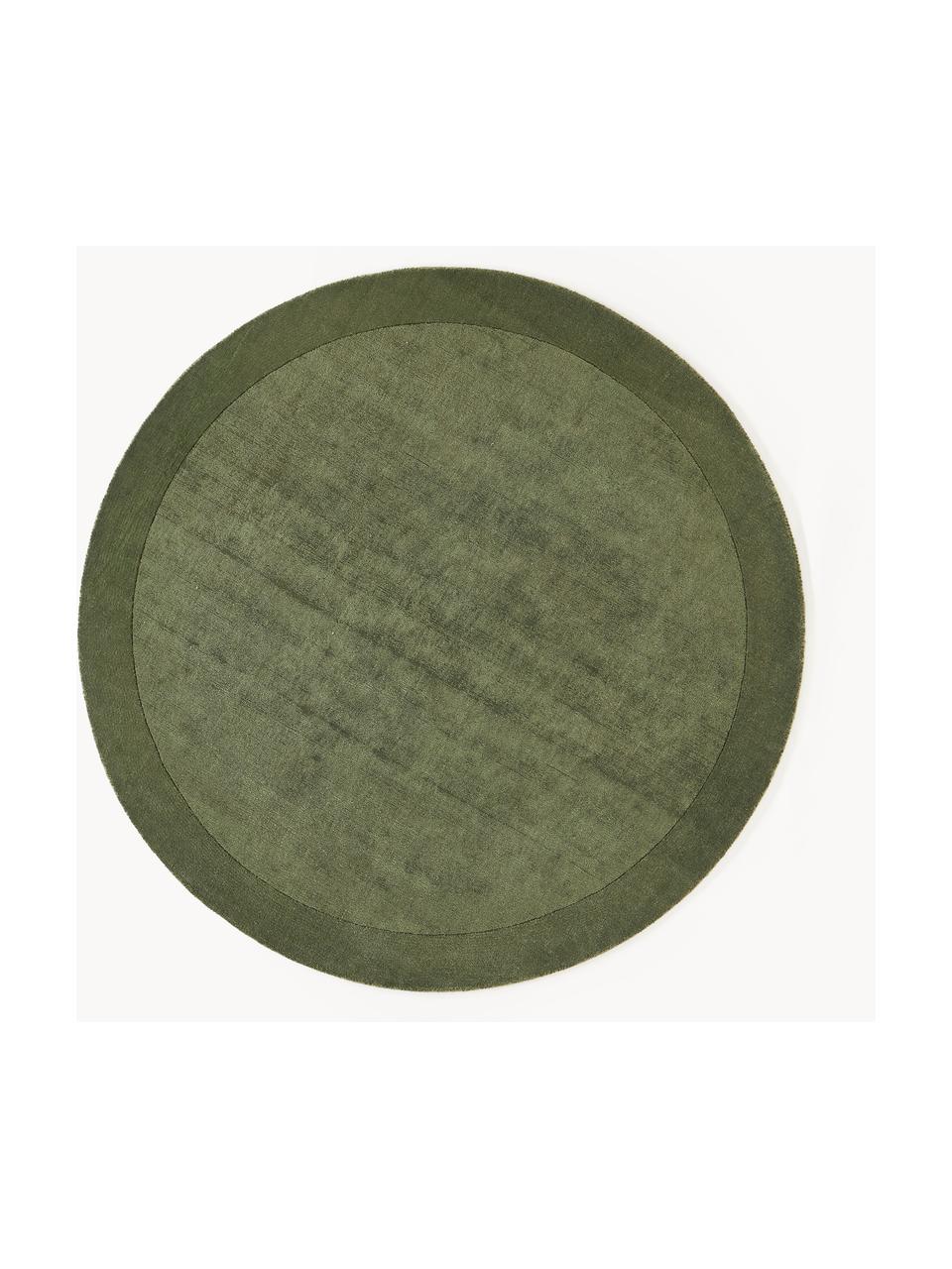 Tapis rond à poils ras Kari, 100 % polyester, certifié GRS, Tons vert foncé, Ø 150 cm (taille M)