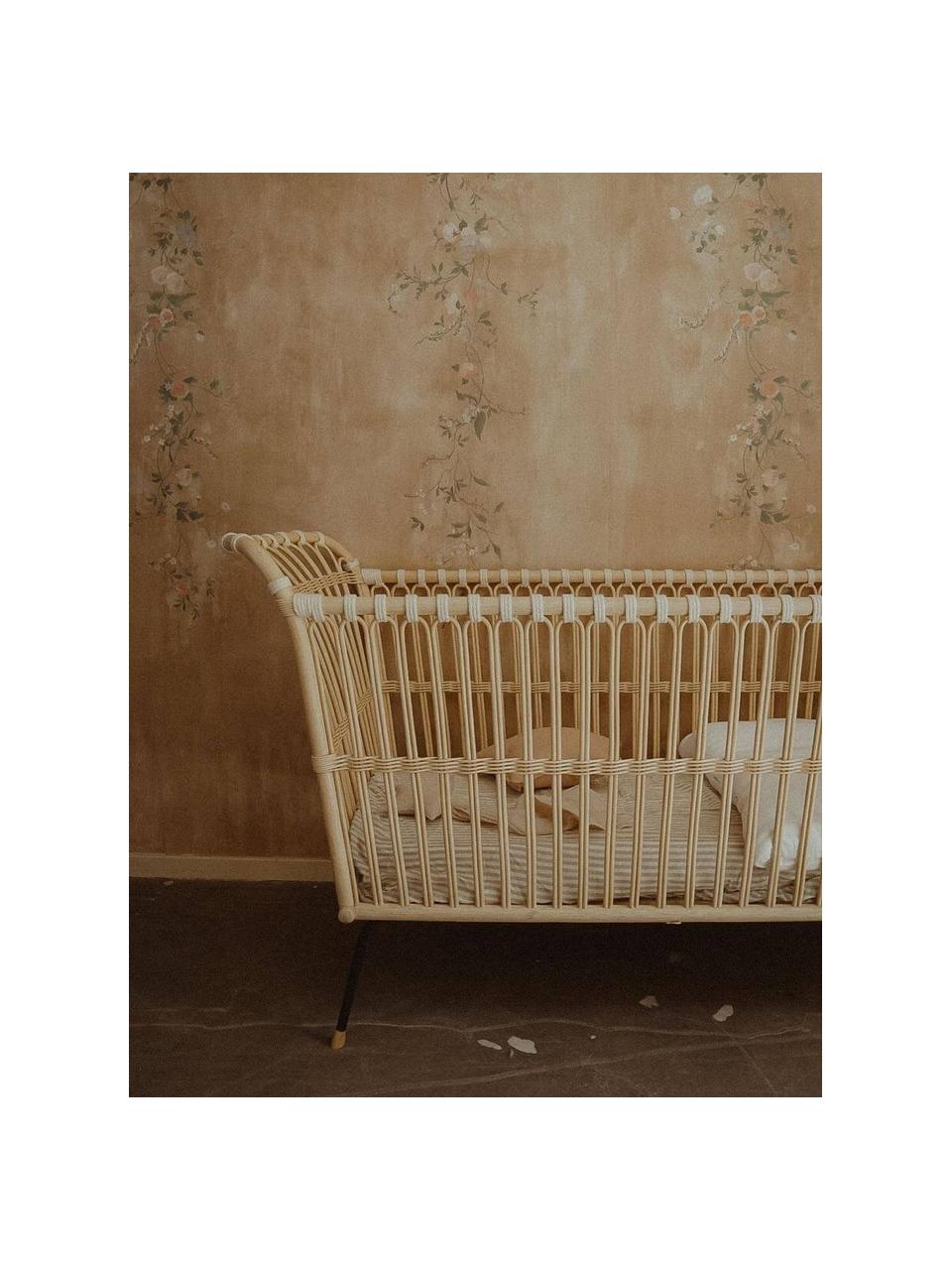 Handgefertigtes Babybett Frederick aus Rattan, Beine: Stahl, beschichtet, Füße: Mangoholz, Matratze: Kokoskern, Schafwolle, Ba, Beige, Off White, B 60 x L 120 cm