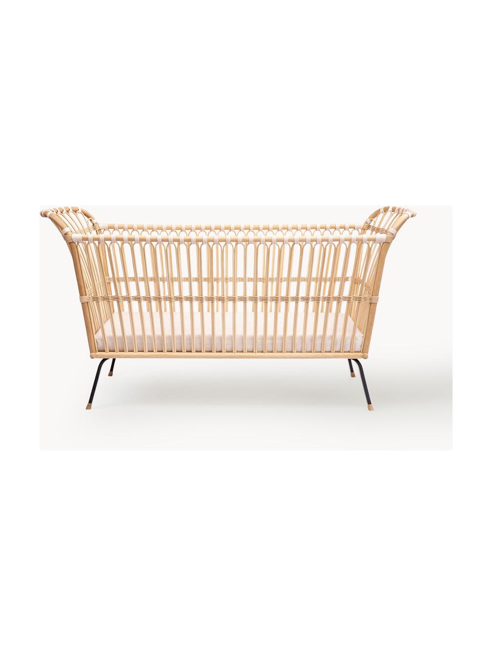 Handgefertigtes Babybett Frederick aus Rattan, Beine: Stahl, beschichtet, Füße: Mangoholz, Matratze: Kokoskern, Schafwolle, Ba, Beige, Off White, B 60 x L 120 cm