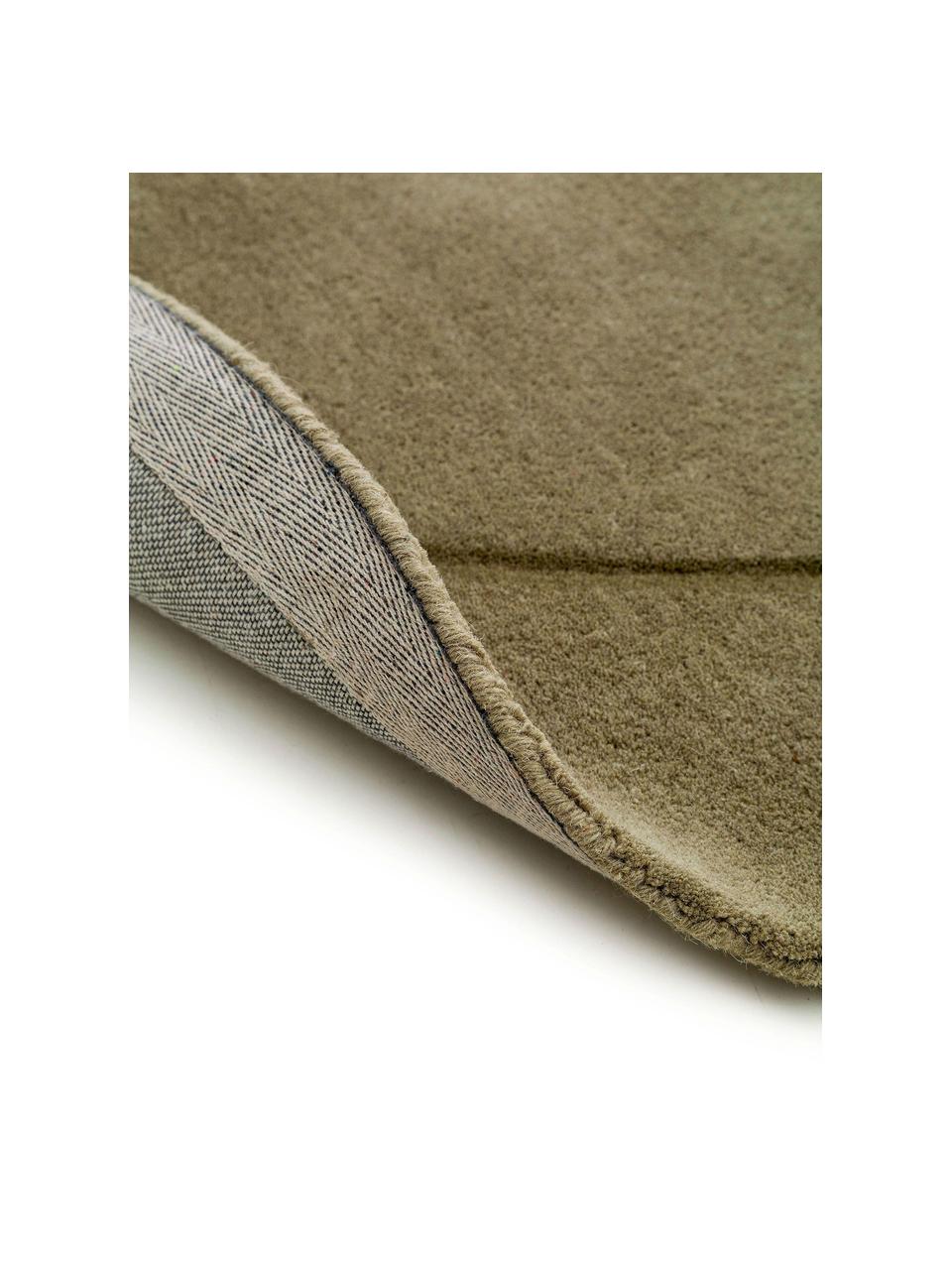 Tapis en laine tissé à la main de forme organique Shape, 100 % laine

Les tapis en laine peuvent perdre des fibres lors des premières semaines et des peluches peuvent se former, ce phénomène est naturel et diminue à mesure de votre usage et du temps, Vert olive, Ø 200 cm (taille L)