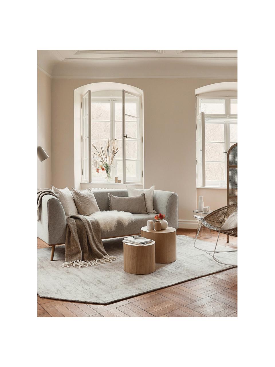 Bank Archie (2-zits) met eikenhouten poten, Bekleding: 100% wol, Frame: grenenhout, FSC-gecertifi, Poten: massief eikenhout, FSC-ge, Geweven stof beige, B 162 x D 90 cm