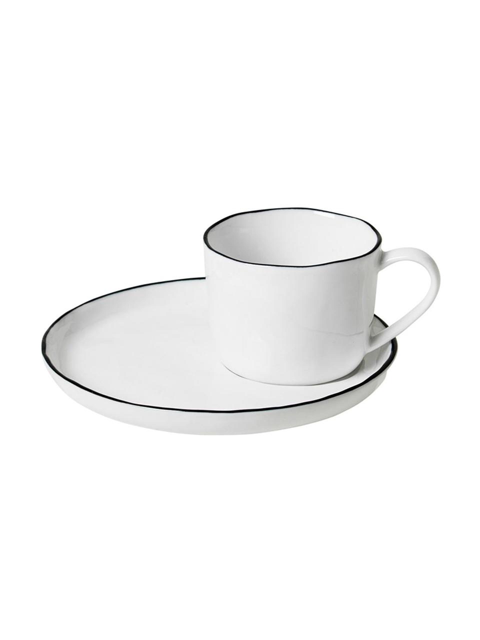 Taza de café expresso con platito artesanal de porcelana Salt, Porcelana, Blanco crudo con borde negro, Ø 6 x Al 5 cm, 90 ml