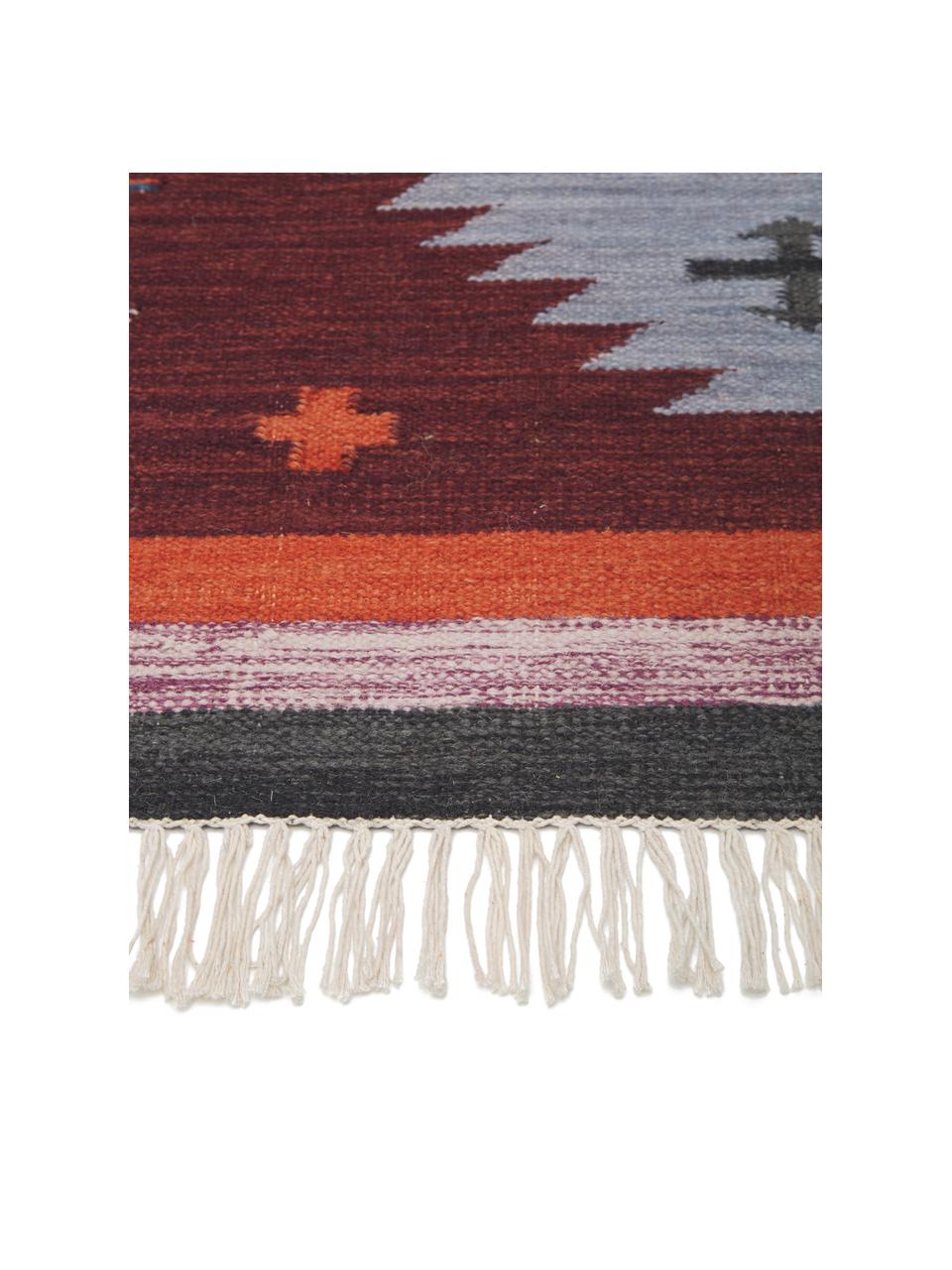 Passatoia kilim in lana tessuta a mano Kilian, 100% lana

Nel caso dei tappeti di lana, le fibre possono staccarsi nelle prime settimane di utilizzo, questo e la formazione di lanugine si riducono con l'uso quotidiano, Rosso scuro, Larg. 80 x Lung. 250 cm