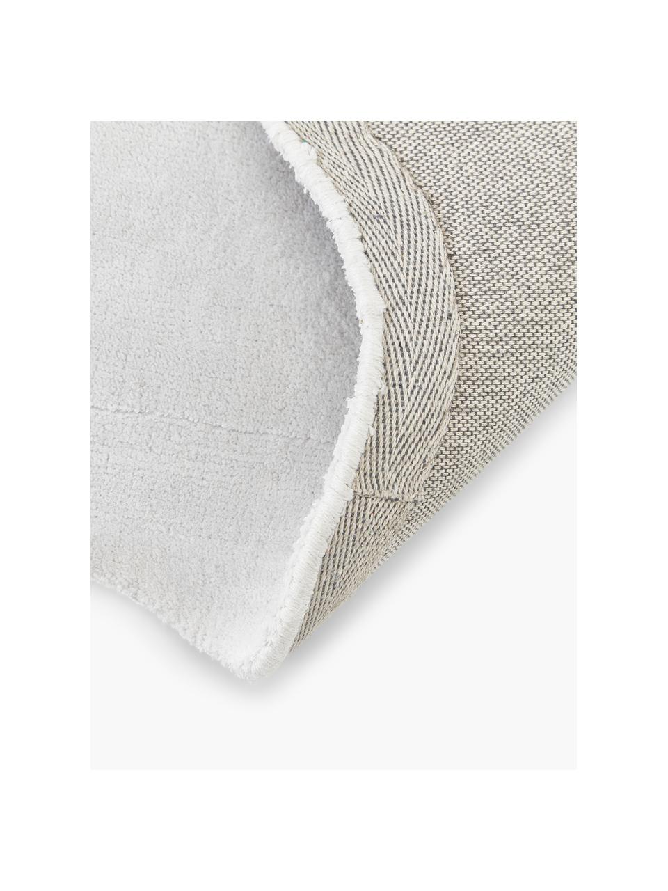 Handgeweven viscose loper Wavy met welliggolvende m rand, Lichtgrijs, B 75 x L 250 cm