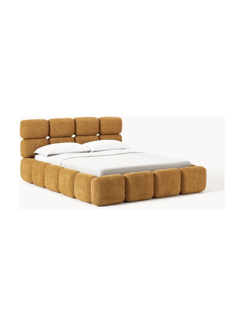 Cama tapizada de borreguillo bouclé Tayla, Tapizado: tejido borreguillo bouclé, Estructura: madera de abeto maciza, t, Patas: madera de abedul lacada E, Borreguillo bouclé ocre, An 140 x L 200 cm