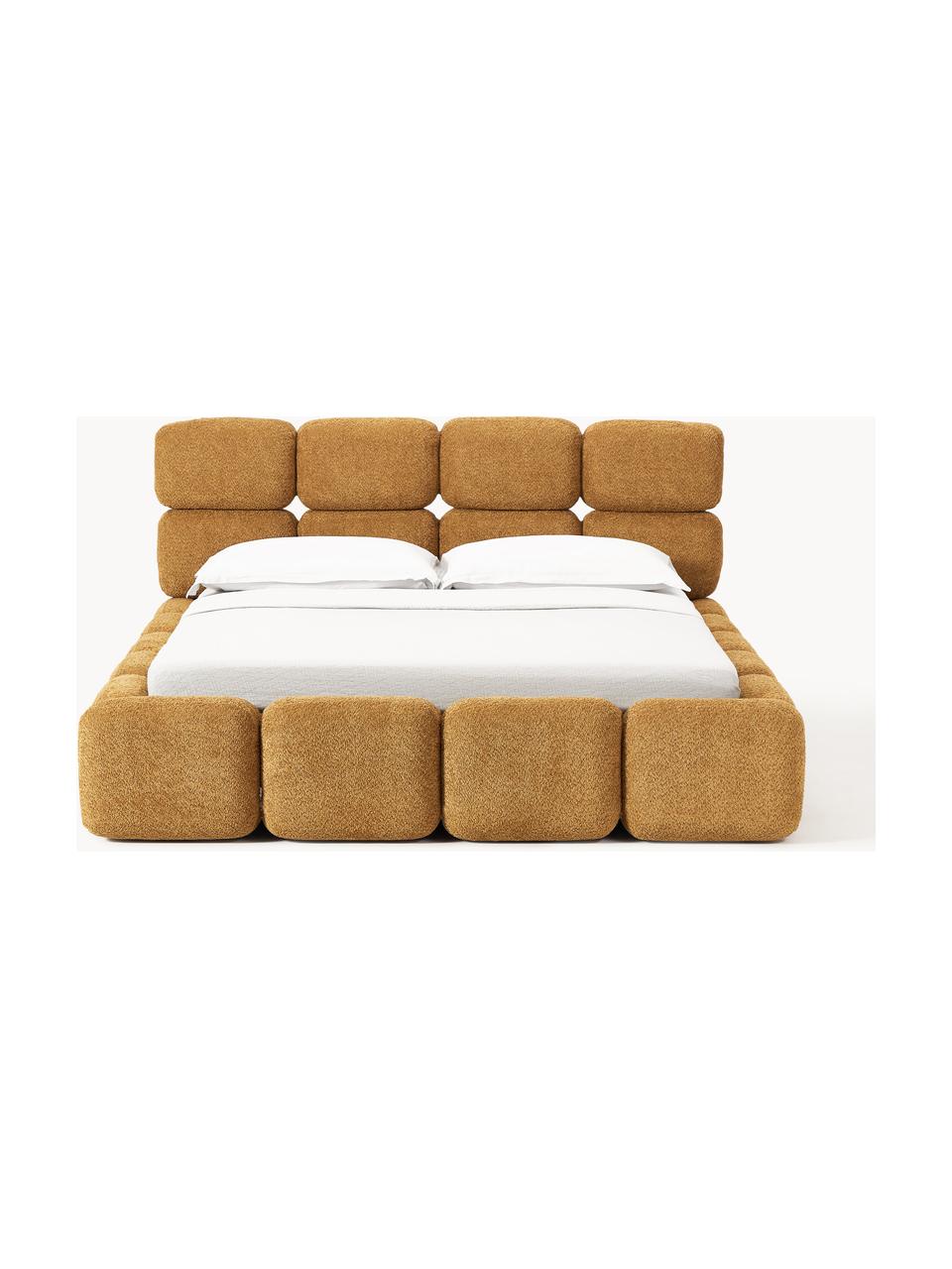 Cama tapizada de borreguillo bouclé Tayla, Tapizado: tejido borreguillo bouclé, Estructura: madera de abeto maciza, t, Patas: madera de abedul lacada E, Borreguillo bouclé ocre, An 140 x L 200 cm