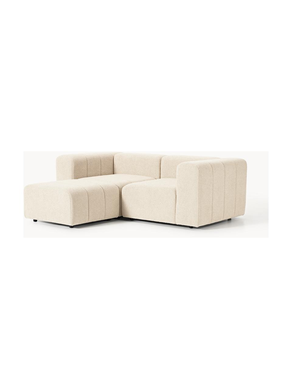 Divano componibile 3 posti in bouclé con poggiapiedi Lena, Rivestimento: bouclé (93% poliestere, 6, Struttura: legno di faggio, truciola, Piedini: plastica, Bouclé beige chiaro, Larg. 211 x Prof. 181 cm