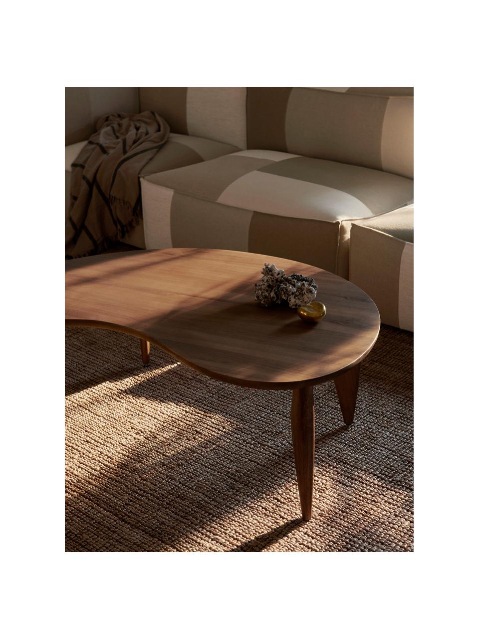 Couchtisch Feve aus Walnussholz in organischer Form, Walnussholz, geölt

Dieses Produkt wird aus nachhaltig gewonnenem, FSC®-zertifiziertem Holz gefertigt., Walnussholz, B 117 x T 60 cm