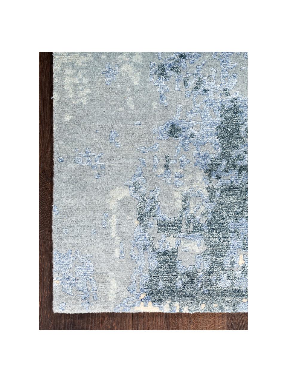 Alfombra artesanal de viscosa Silk Shadows, 75% viscosa, 25% lana de Nueva Zelanda, Tonos azules y grises, An 60 x L 90 cmcm(Tamaño XS)