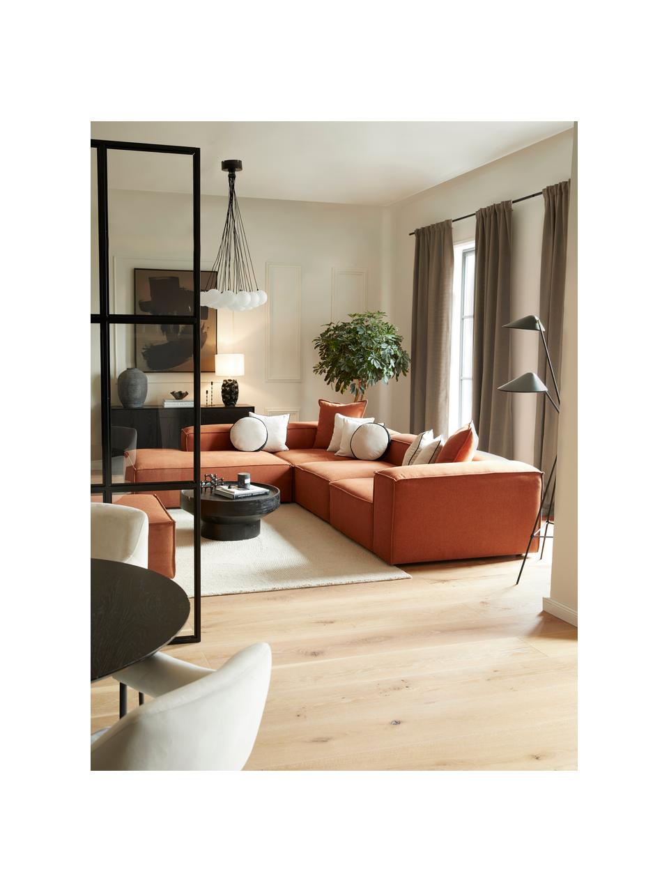 Divano angolare componibile XL Lennon, Rivestimento: 100% poliestere Con 115.0, Struttura: legno massiccio, compensa, Piedini: plastica, Tessuto color terracotta, Larg. 329 x Alt. 68 cm, chaise-longue a sinistra