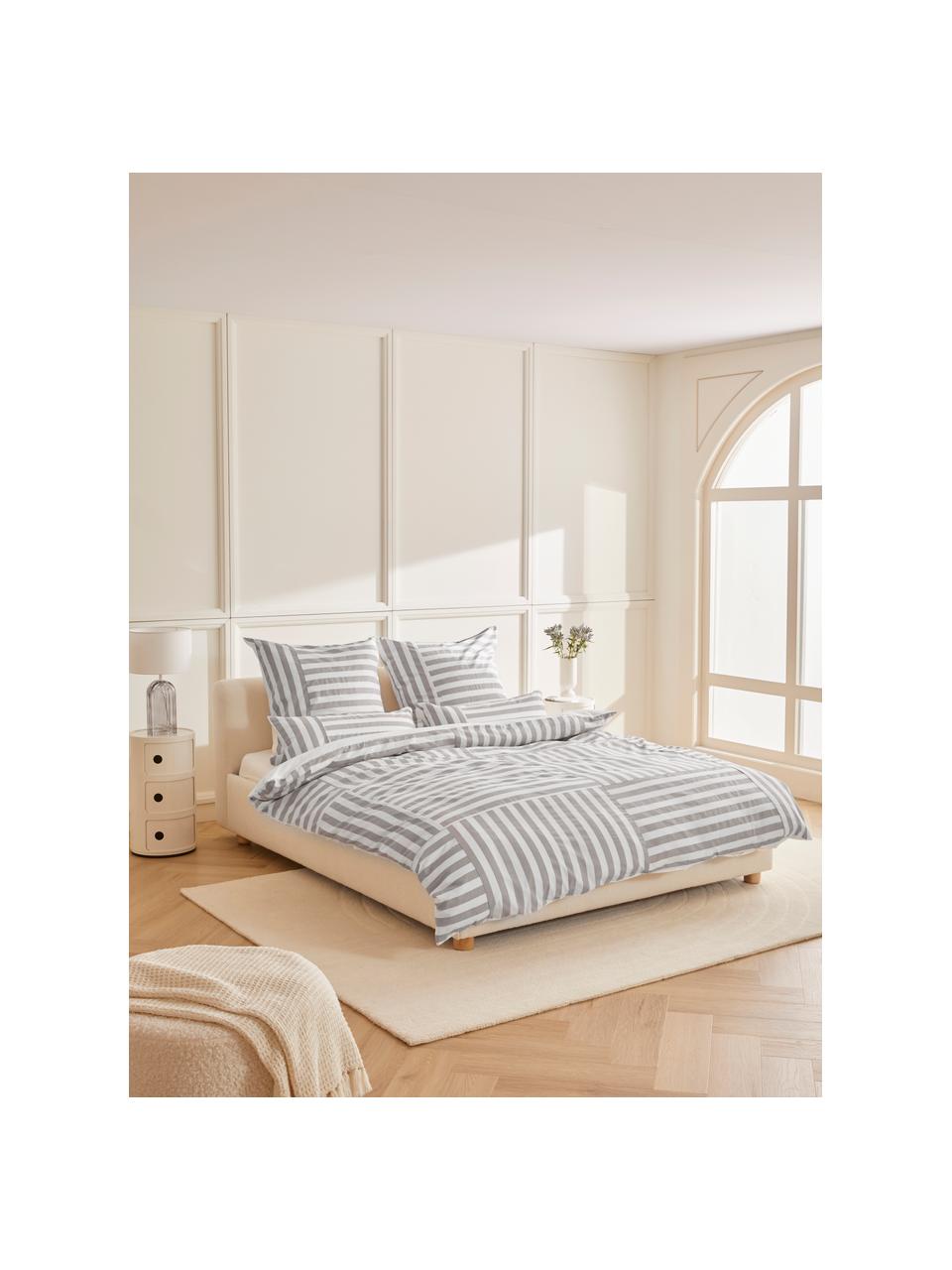 Pruhovaná bavlnená posteľná bielizeň Kathia, Svetlosivá, biela, 135 x 200 cm + 1 vankúš 80 x 80 cm