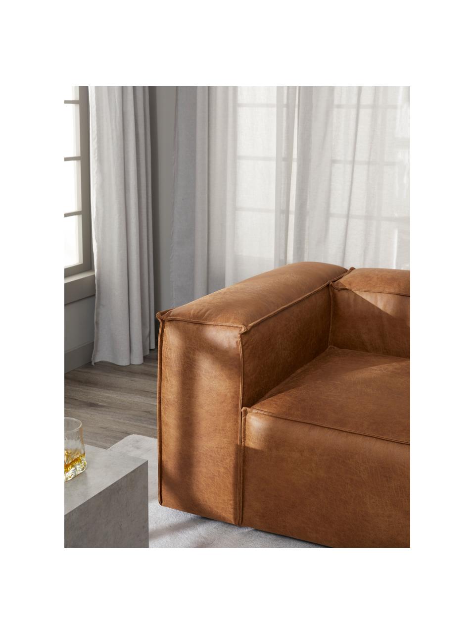 Poltrona in pelle riciclata Lennon, Rivestimento: pelle riciclata (70% pell, Struttura: legno di pino massiccio, , Piedini: plastica, Pelle marrone, Larg. 130 x Prof. 101 cm