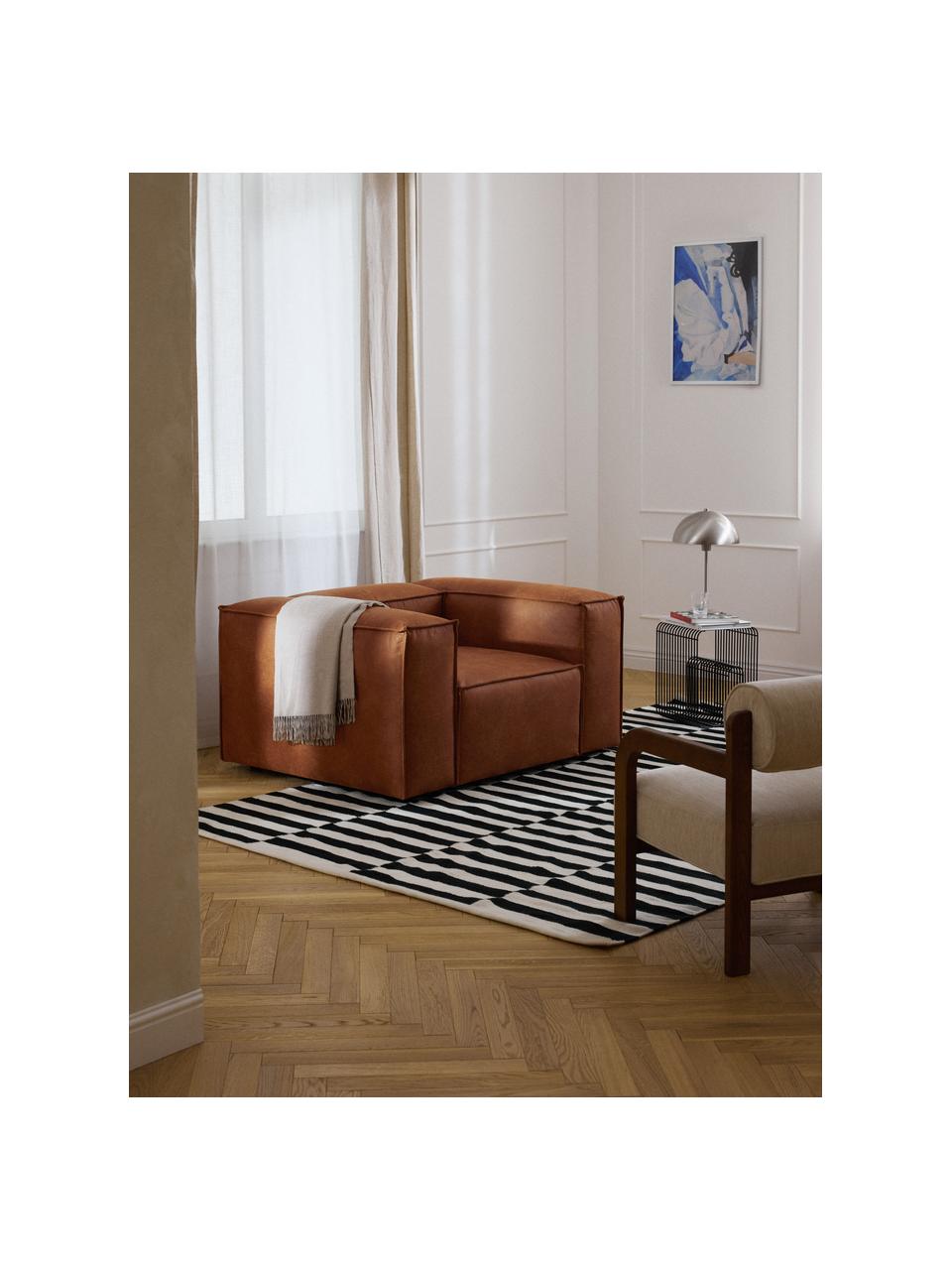 Sillón de cuero reciclado Lennon, Tapizado: cuero reciclado (70% cuer, Estructura: madera maciza, madera con, Patas: plástico Este producto es, Cuero marrón, An 130 x F 101 cm