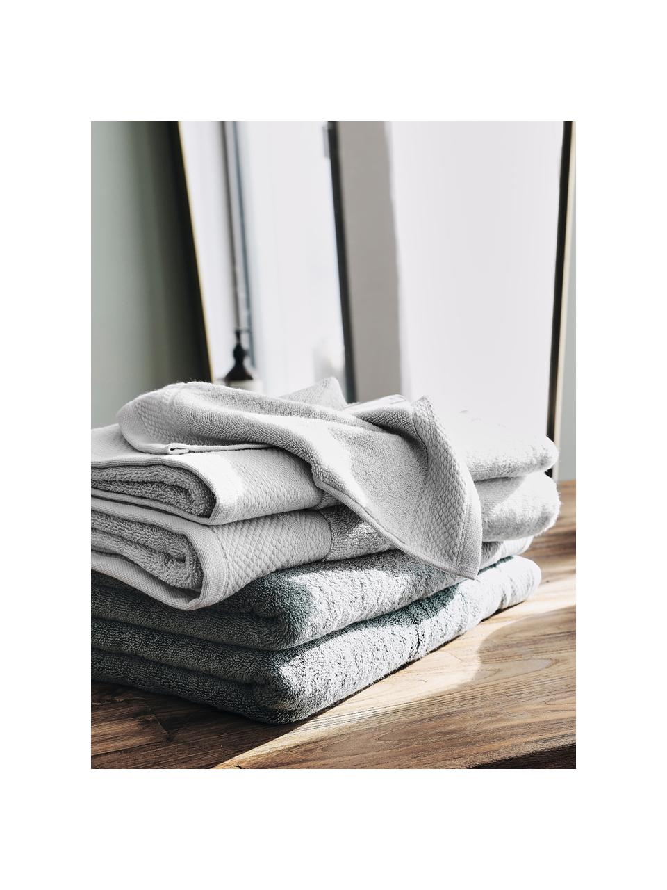 Asciugamano in varie misure Premium, 100% cotone organico certificato GOTS (da GCL International, GCL-300517).
Qualità pesante, 600 g/m², Grigio chiaro, Asciugamano, Larg. 50 x Lung. 100 cm