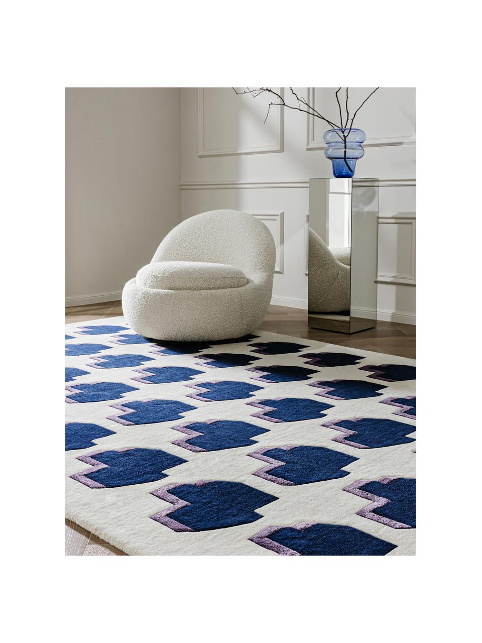 Tapis en laine tufté à la main Keith, 90 % laine, 10 % lyocell

Les tapis en laine peuvent perdre des fibres lors des premières semaines et des peluches peuvent se former, ce phénomène est naturel et diminue à mesure de votre usage et du temps, Beige clair, bleu foncé, larg. 160 x long. 230 cm (taille M)