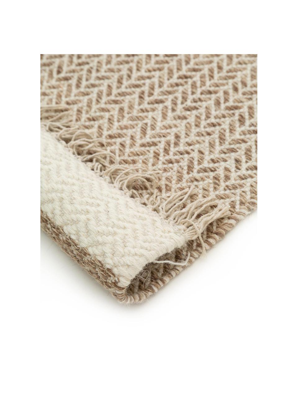 Ręcznie tkany dywan z wełny z frędzlami Kim, 80% wełna, 20% bawełna

Włókna dywanów wełnianych mogą nieznacznie rozluźniać się w pierwszych tygodniach użytkowania, co ustępuje po pewnym czasie, Beżowy, kremowobiały, S 80 x D 120 cm (Rozmiar XS)